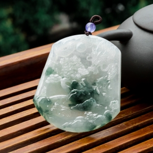 糯冰种飘花翡翠山水意境吊坠