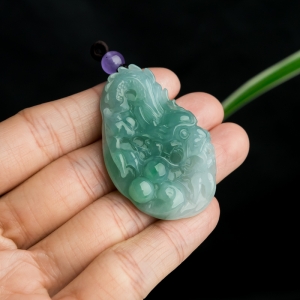 糯冰种蓝绿翡翠飞龙在天吊坠