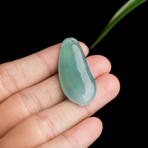 冰种晴水翡翠福瓜吊坠