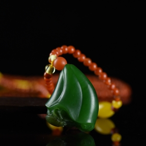 山料和田碧玉莲蓬吊坠