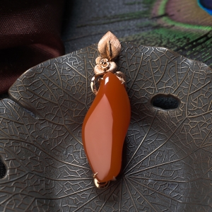 18K柿子红南红随形吊坠