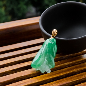 18K糯冰种翠绿翡翠幽莲吊坠