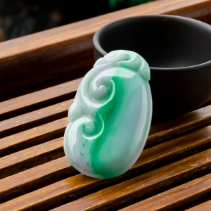 糯种春带彩翡翠如意吊坠