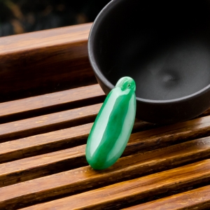 糯种飘翠翡翠福瓜吊坠