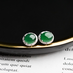 18K糯冰种翠绿翡翠耳钉