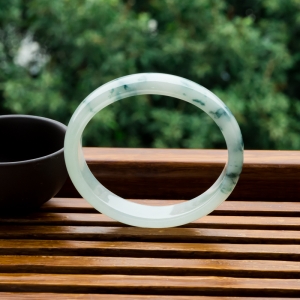 54.5mm糯冰种飘花翡翠贵妃镯