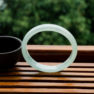 52.5mm糯冰种翡翠贵妃镯