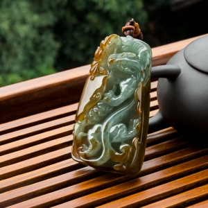 糯冰种俏色翡翠貔貅吊坠