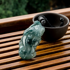 糯冰种飘花翡翠貔貅吊坠