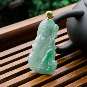 18K糯冰种飘翠翡翠观音吊坠