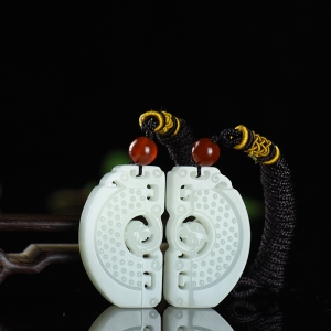 山料和田白玉龙凤牌吊坠（二件）