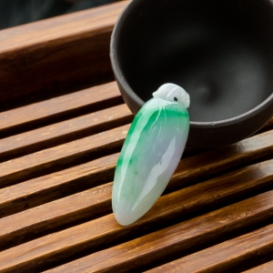 糯种春带彩翡翠福瓜吊坠