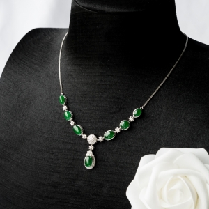 18K糯冰种翠绿翡翠项链