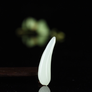 籽料和田白玉玉兰花吊坠