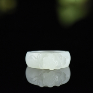 籽料和田白玉幽莲指环