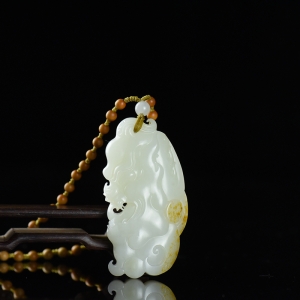 籽料和田白玉守护吊坠