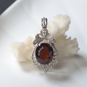 18K茶色碧玺吊坠