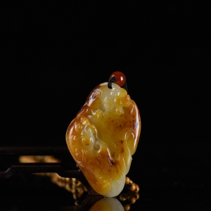 籽料和田玉黄沁貔貅手把件