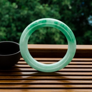 58mm糯冰种飘翠翡翠圆镯