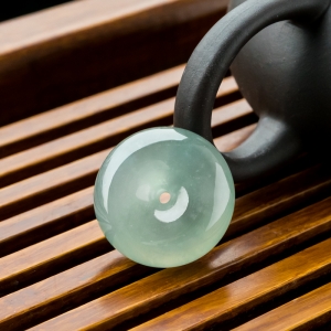 糯冰种浅绿翡翠平安扣吊坠