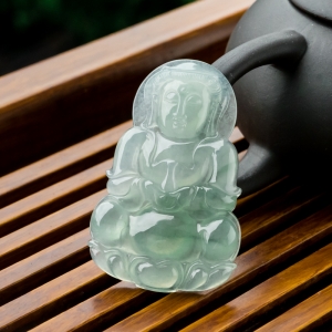 糯冰种浅绿翡翠观音吊坠