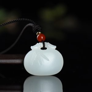 籽料和田白玉节节高平安锁吊坠