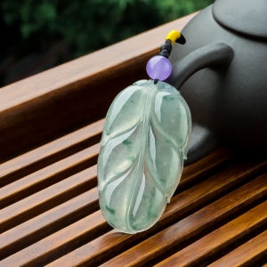 糯冰种飘花翡翠金枝玉叶吊坠