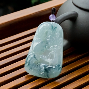糯冰种飘花翡翠飞龙在天吊坠