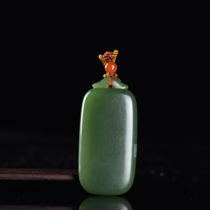 山料和田碧玉无事牌吊坠