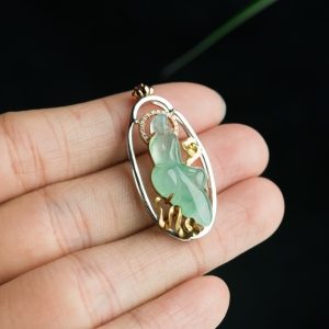 18K糯冰种飘花翡翠无相佛吊坠