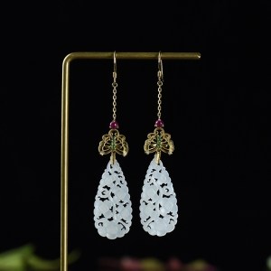 18K籽料和田白玉老花片耳坠