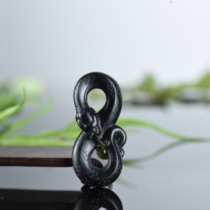 籽料和田黑青玉腰缠万贯吊坠