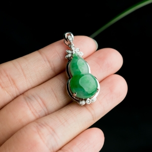 18K糯冰种飘翠翡翠福禄吊坠