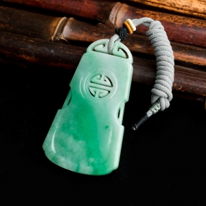 糯种飘翠翡翠吊坠