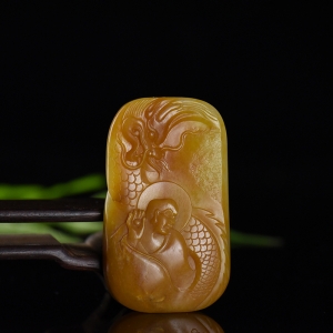 籽料和田玉黄沁降龙罗汉吊坠