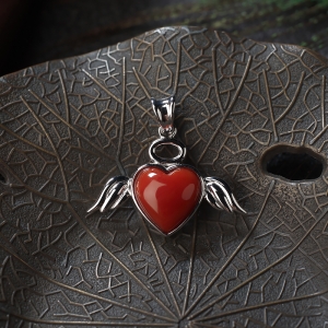 18K沙丁牛血红珊瑚心形吊坠