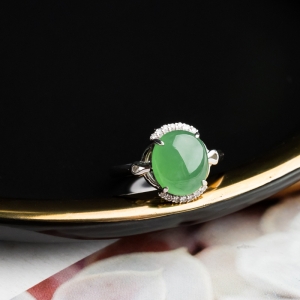 18K糯冰种浅绿翡翠戒指