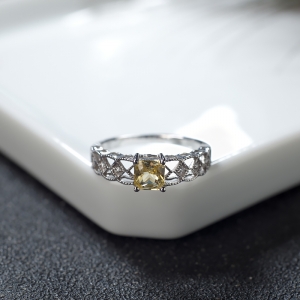 18K黄色蓝宝石方形戒指