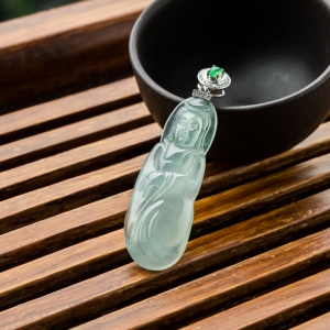18K冰种晴水翡翠观音吊坠