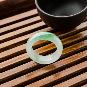 18K糯冰种飘翠翡翠指环
