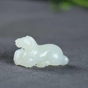 籽料和田白玉午马吊坠