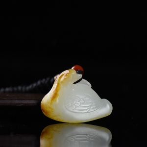 籽料和田白玉鹅如意吊坠