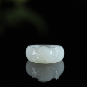 籽料和田白玉荷韵指环