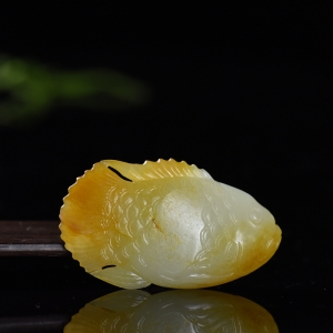 籽料和田白玉年年有余吊坠