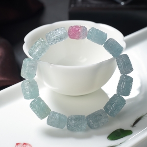 蓝色碧玺回纹桶珠单圈手串