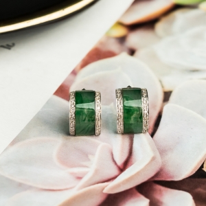 18K糯冰种飘翠翡翠耳钉