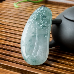 糯冰种飘花翡翠观音吊坠