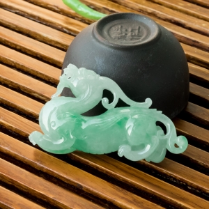糯冰种飘翠翡翠貔貅吊坠