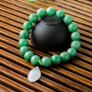 糯冰种豆绿翡翠单圈手串