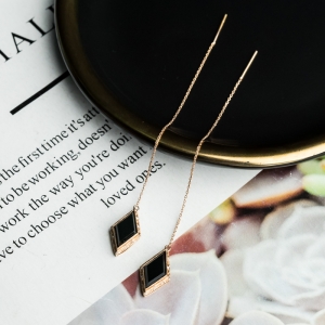 18K糯冰种墨翠耳坠